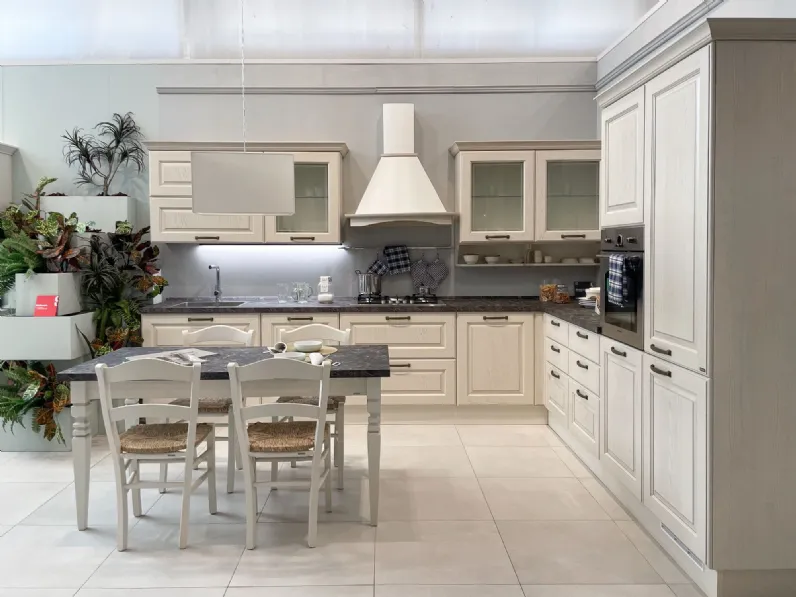 Cucina classica ad angolo Madeleine Scavolini a prezzo ribassato