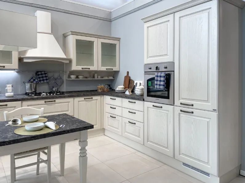 Cucina classica ad angolo Madeleine Scavolini a prezzo ribassato