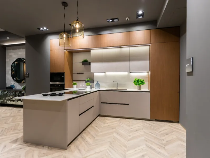 Cucina Scavolini design con penisola tortora in laminato materico Mira 