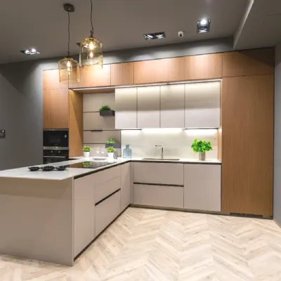 Cucina Scavolini design con penisola tortora in laminato materico Mira 