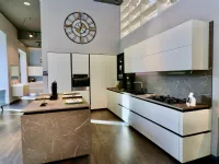 Cucina Scavolini moderna ad isola grigio in laminato materico Liberamente