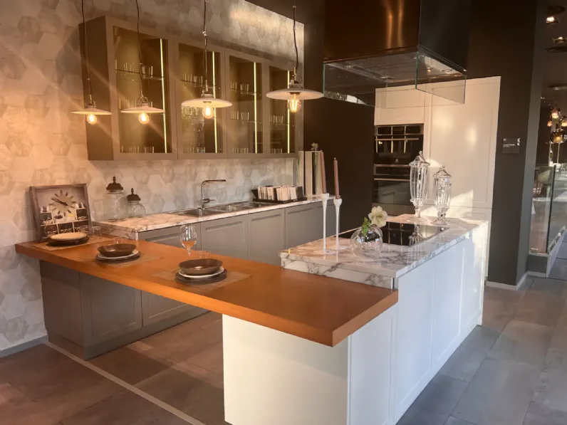 Cucina moderna con penisola Carattere Scavolini a prezzo scontato