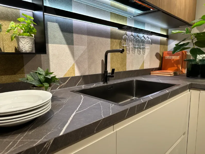 Cucina Motus moderna grigia Scavolini con penisola scontata 53%