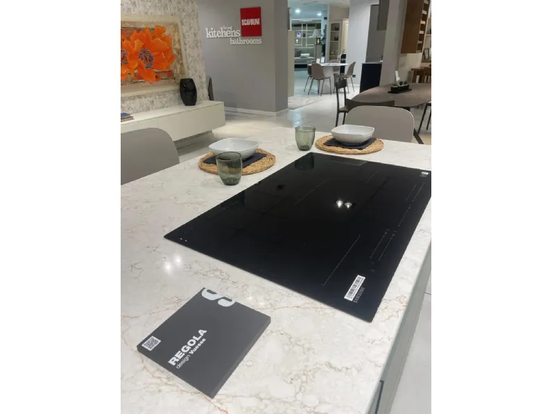 Cucina con isola design tortora Scavolini Regola a soli 21120 Euro