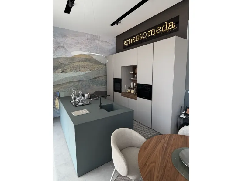 Cucina Ernestomeda design con isola altri colori in hpl Sign