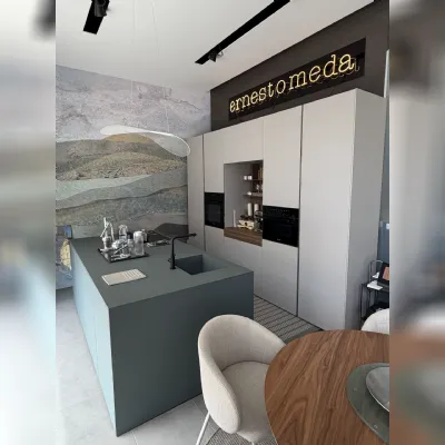 Cucina Ernestomeda design con isola altri colori in hpl Sign