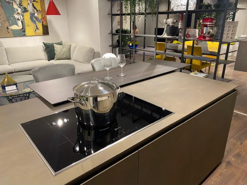 Cucina design con isola Skill  Modulnova a prezzo scontato