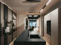 Cucina Stosa design con isola blu in laccata opaco Evolution color trend