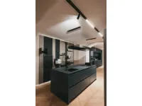 Cucina Stosa design con isola blu in laccata opaco Evolution color trend