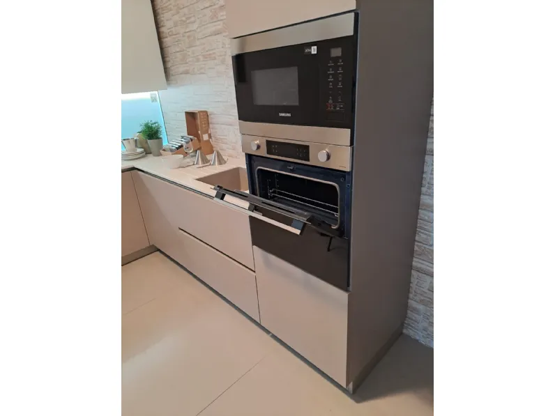 Cucina ad angolo in vetro a prezzo ribassato 50%