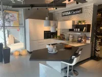 Cucina Karma moderna grigia Stosa con penisola scontata 50%