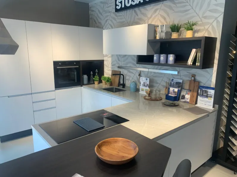 Cucina Karma moderna grigia Stosa con penisola scontata 50%