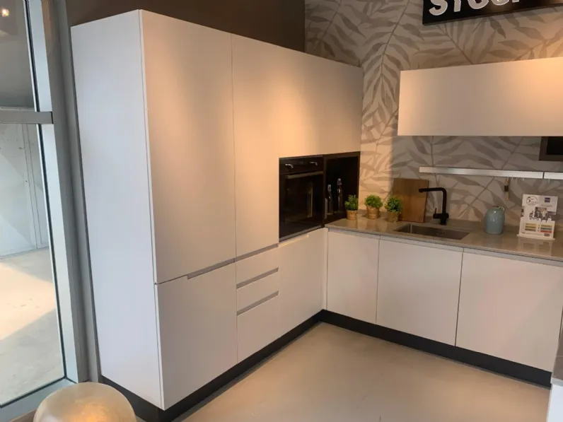 Cucina Karma moderna grigia Stosa con penisola scontata 50%