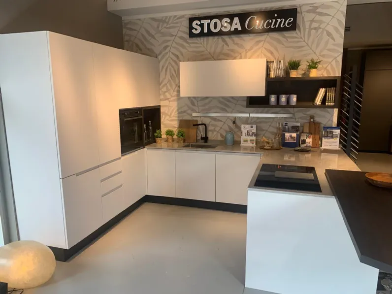 Cucina Karma moderna grigia Stosa con penisola scontata 50%
