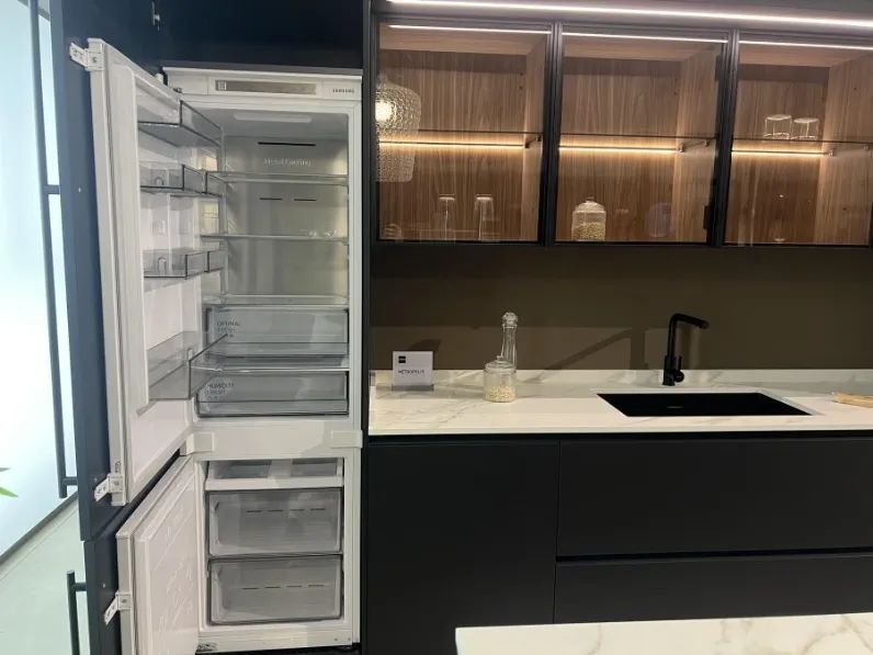 Cucina Stosa moderna con isola altri colori in laccata opaco Metropolis