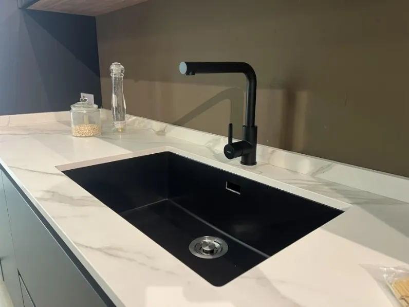 Cucina Stosa moderna con isola altri colori in laccata opaco Metropolis