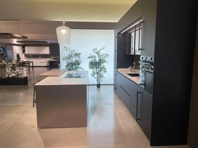 Cucina Stosa moderna con isola altri colori in laccata opaco Metropolis