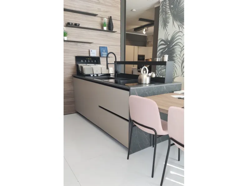 Cucina Stosa moderna con penisola tortora in laminato opaco Metropolis