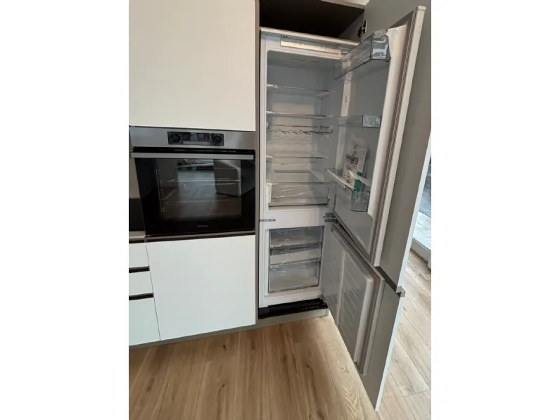 Cucina lineare in laminato opaco bianca Yang  a prezzo scontato