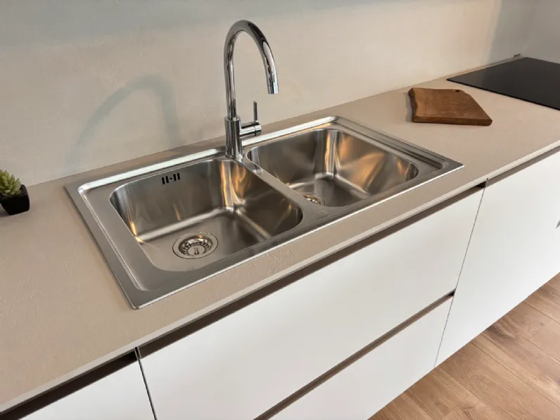 Cucina lineare in laminato opaco bianca Yang  a prezzo scontato