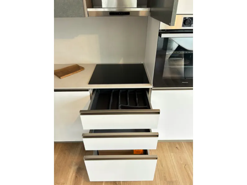 Cucina lineare in laminato opaco bianca Yang  a prezzo scontato