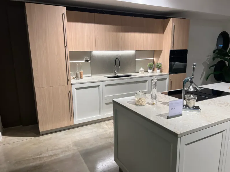 Cucina con isola in laccata opaco a prezzo ribassato 62%