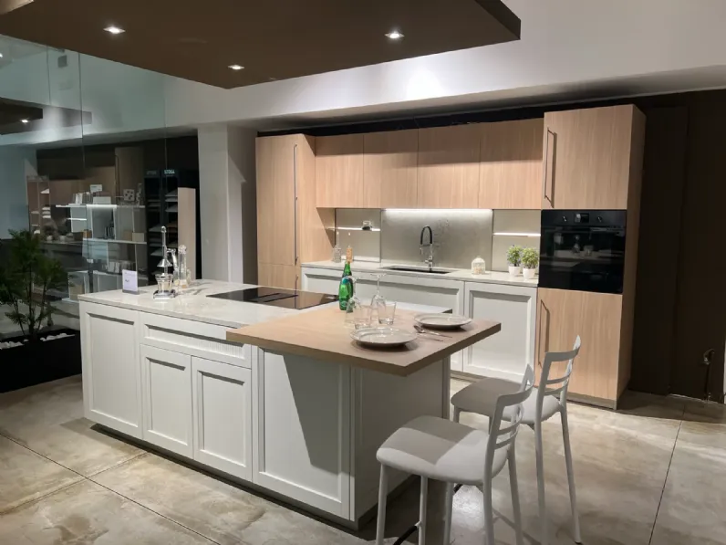 Cucina con isola in laccata opaco a prezzo ribassato 62%