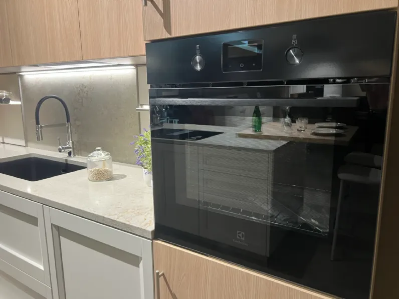 Cucina con isola in laccata opaco a prezzo ribassato 62%