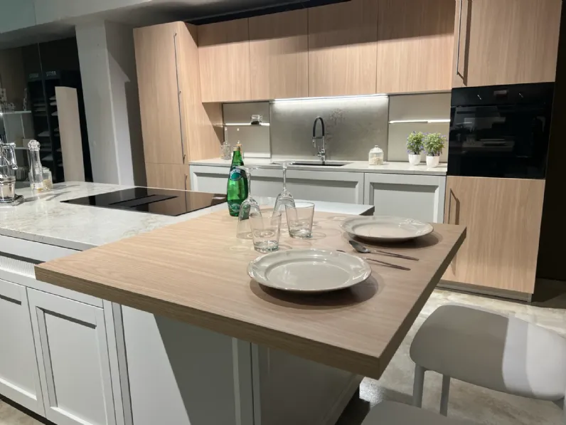Cucina con isola in laccata opaco a prezzo ribassato 62%