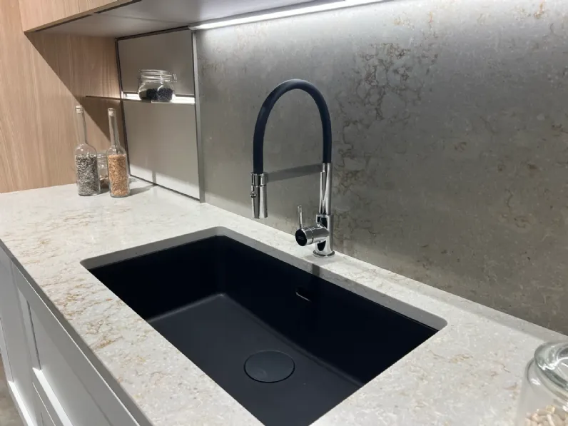 Cucina con isola in laccata opaco a prezzo ribassato 62%