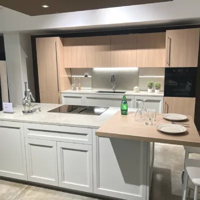 Cucina con isola in laccata opaco a prezzo ribassato 62%