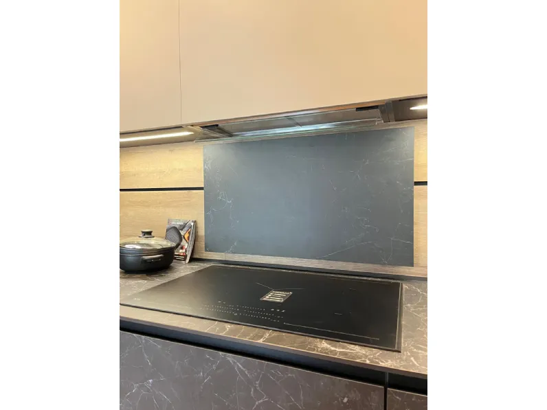 Cucina Telero design altri colori Euromobil lineare scontata 28%