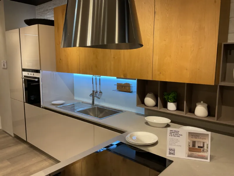 Cucina con penisola in vetro a prezzo ribassato 50%