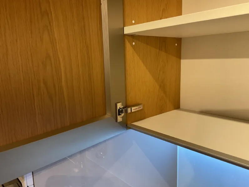 Cucina con penisola in vetro a prezzo ribassato 50%