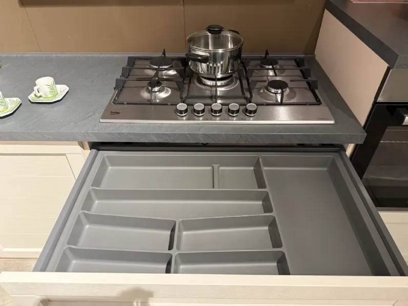 Cucina Mobilturi moderna ad angolo tortora in legno Elsa 