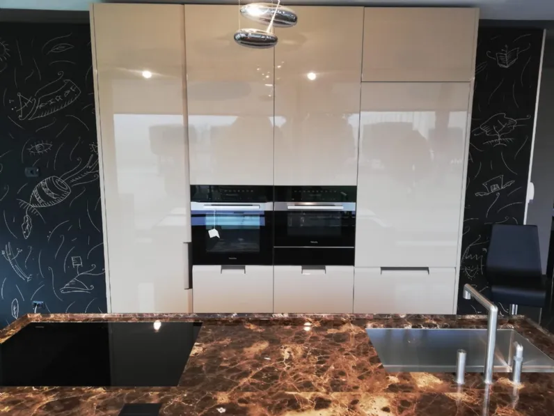 Cucina a prezzo ribassato con isola moderna Shape Poliform