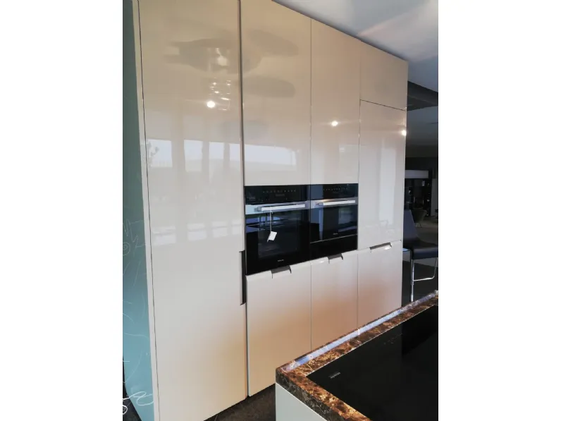 Cucina a prezzo ribassato con isola moderna Shape Poliform