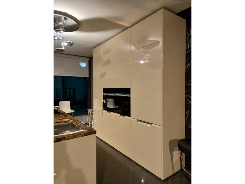 Cucina a prezzo ribassato con isola moderna Shape Poliform