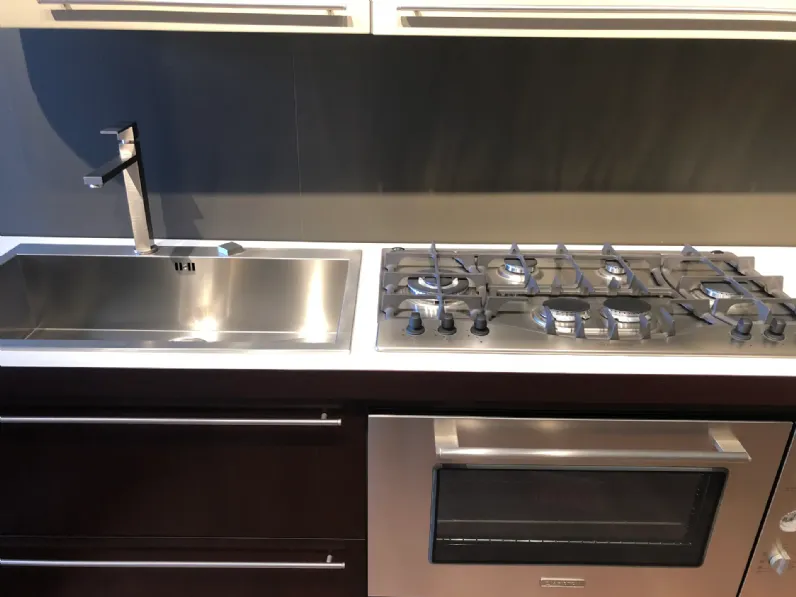 Cucina lineare in laccata opaco tortora Twin a prezzo ribassato