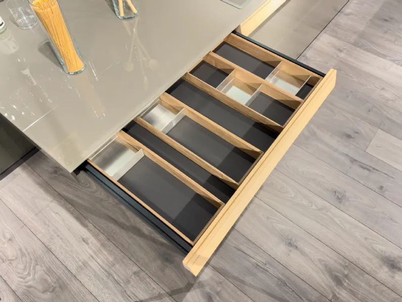 Cucina a PREZZI OUTLET in vetro Valcucine -45%