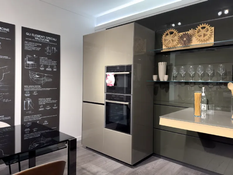 Cucina a PREZZI OUTLET in vetro Valcucine -45%