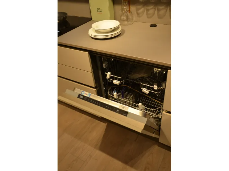 Cucina altri colori moderna Start time j  Veneta Cucine scontata 