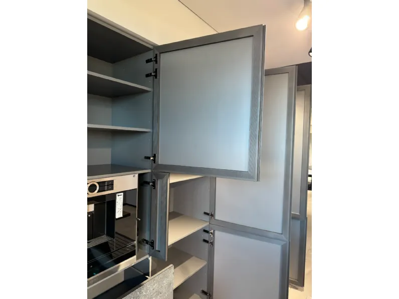 Cucina con penisola in vetro altri colori Zecchinon a prezzo ribassato