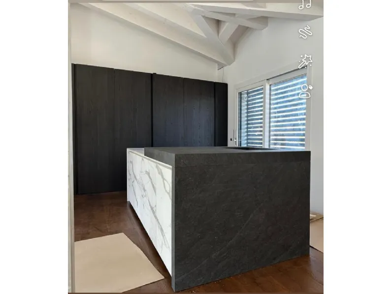 Cucina altri colori design con isola Bluna luxury Binova scontata