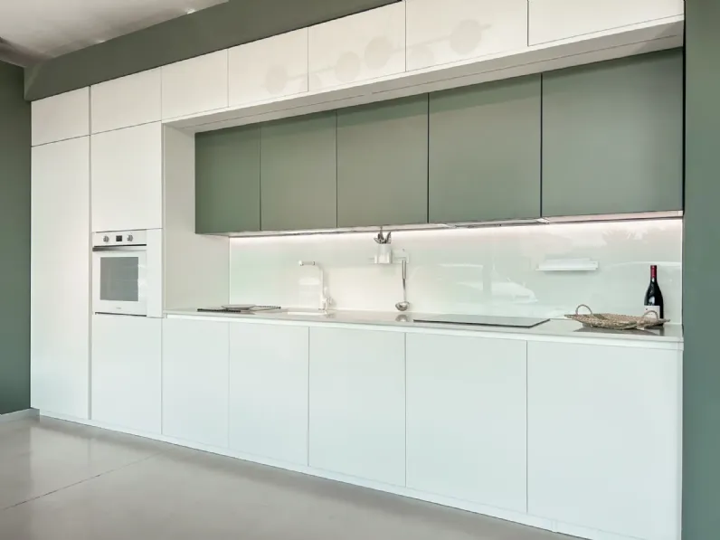Cucina a prezzo ribassato lineare moderna Cucina trend verde opaco Forma 2000