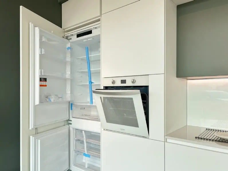 Cucina a prezzo ribassato lineare moderna Cucina trend verde opaco Forma 2000