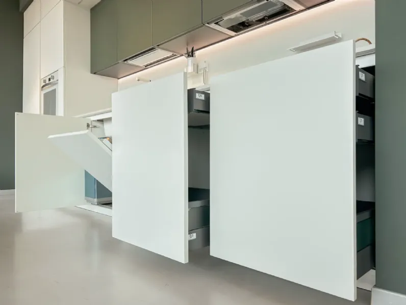 Cucina a prezzo ribassato lineare moderna Cucina trend verde opaco Forma 2000