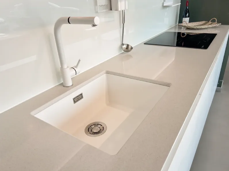 Cucina a prezzo ribassato lineare moderna Cucina trend verde opaco Forma 2000