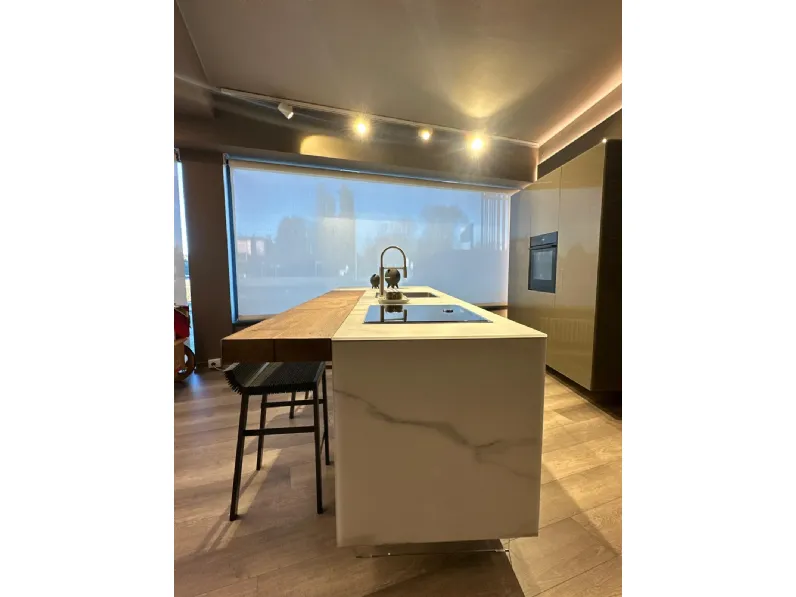 Cucina con isola in vetro modello Cucina 36e8 ad un prezzo riservato 