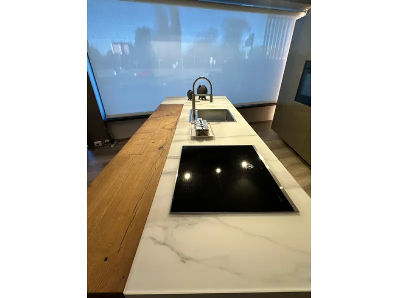 Cucina con isola in vetro modello Cucina 36e8 ad un prezzo riservato 